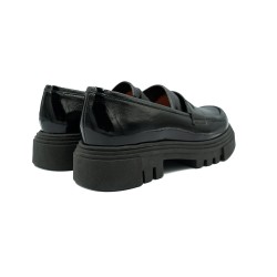 Nicolo Ferretti moteriški bateliai