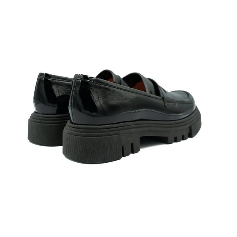 Nicolo Ferretti moteriški bateliai