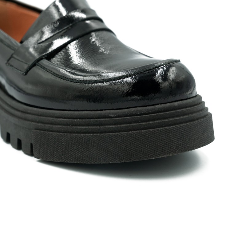 Nicolo Ferretti moteriški bateliai