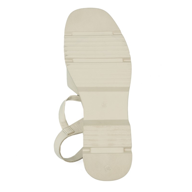 Bline moteriškos basutės