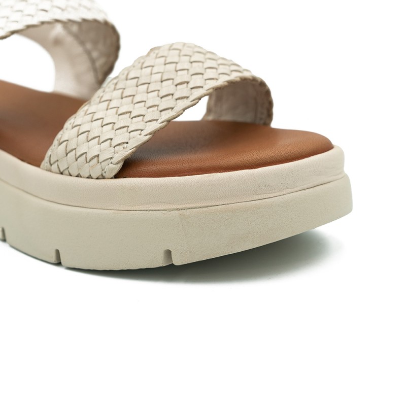 Bline moteriškos basutės