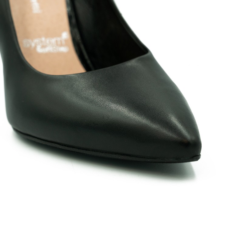 Nicolo Ferretti moteriški bateliai