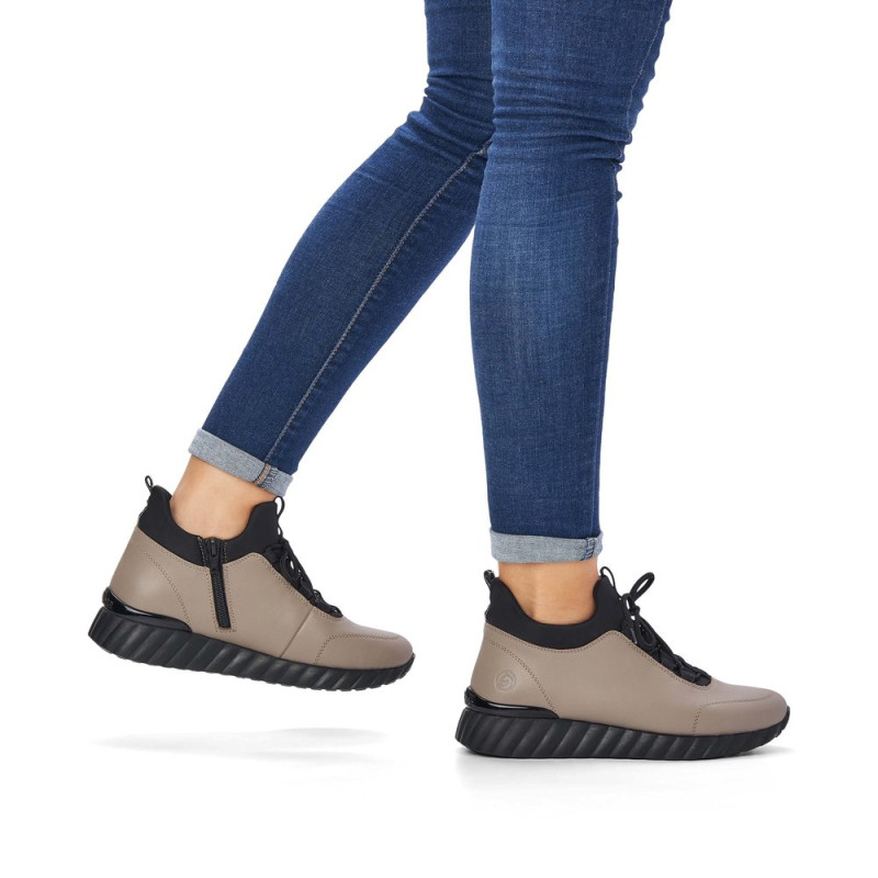 Remonte moteriški aulinukai