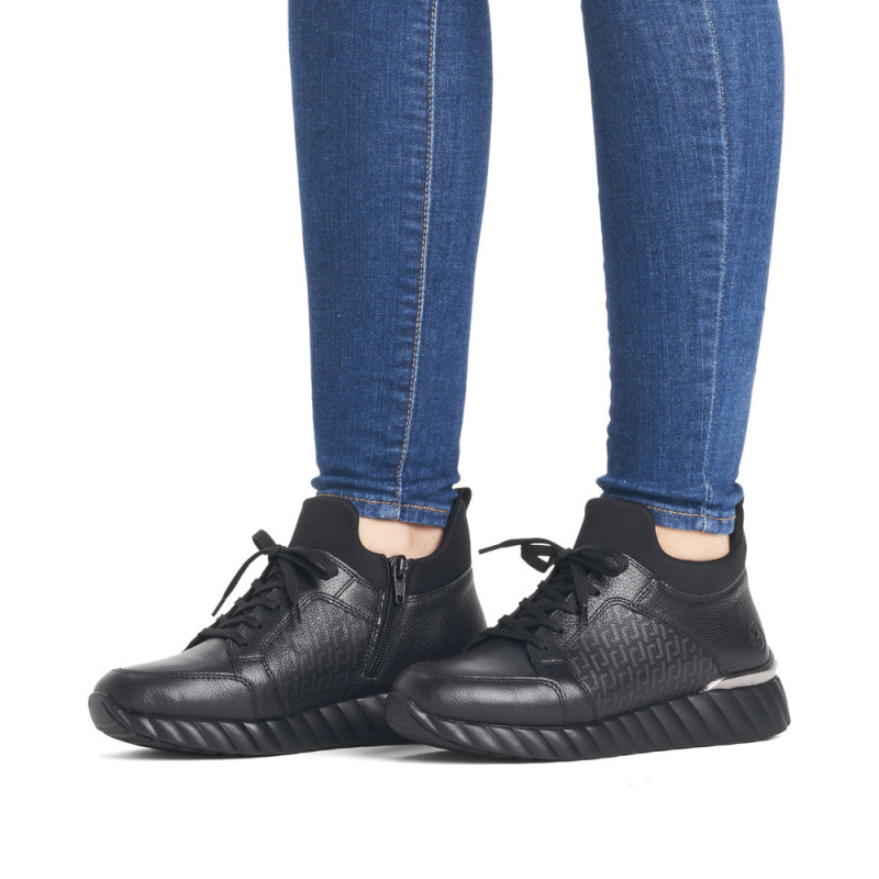 Remonte moteriški aulinukai