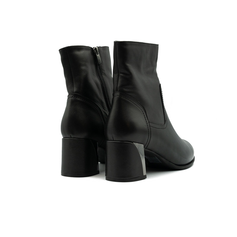 Nicolo Ferretti moteriški aulinukai