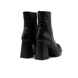 Nicolo Ferretti moteriški aulinukai