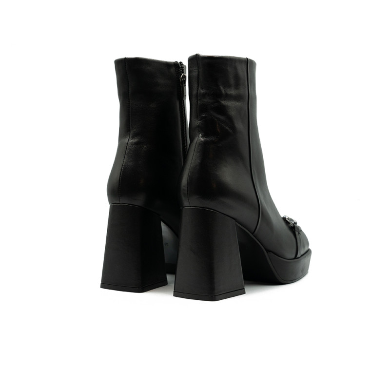 Nicolo Ferretti moteriški aulinukai