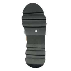 Nicolo Ferretti moteriški bateliai