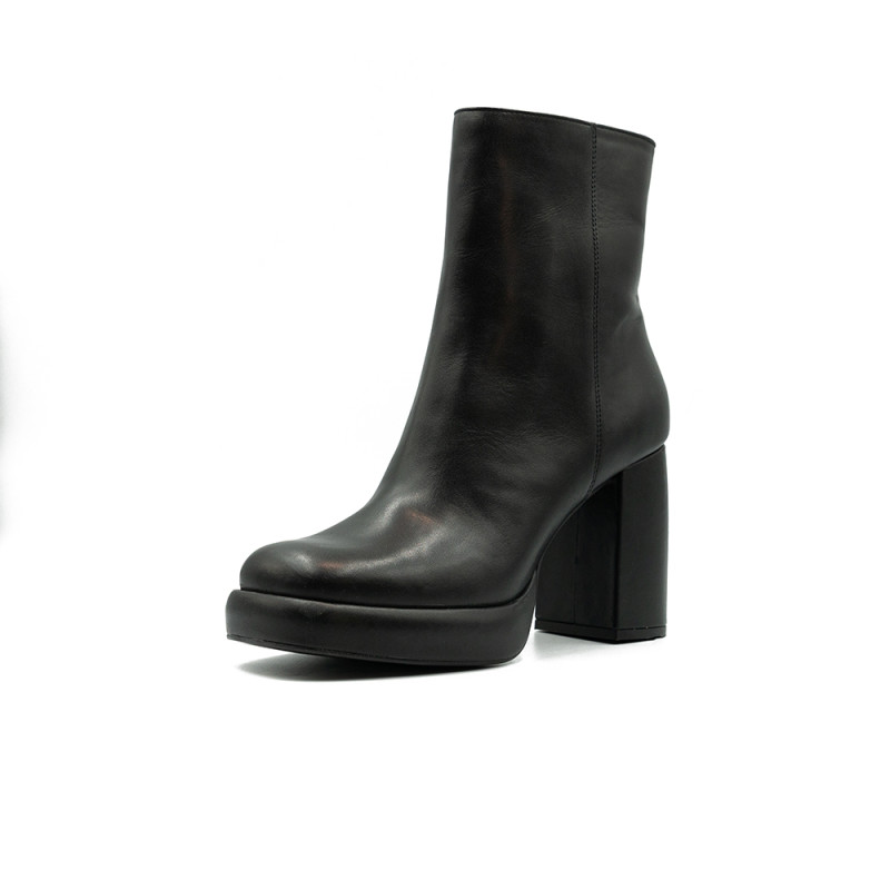 Nicolo Ferretti moteriški aulinukai