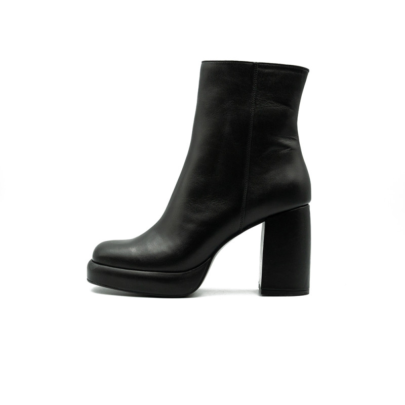 Nicolo Ferretti moteriški aulinukai