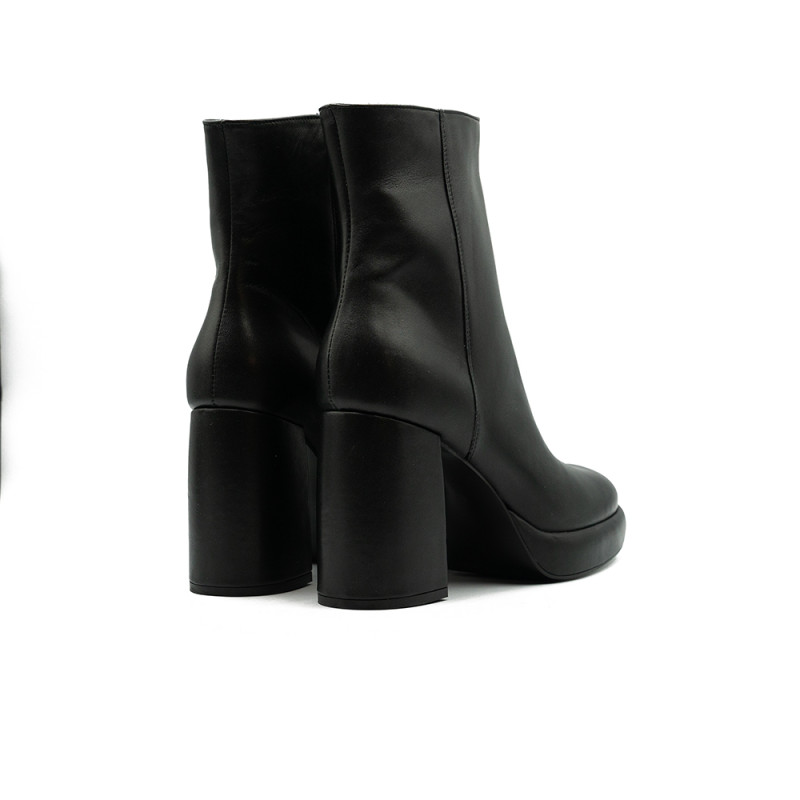 Nicolo Ferretti moteriški aulinukai