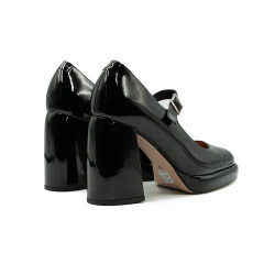 Nicolo Ferretti moteriški bateliai