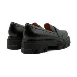 Nicolo Ferretti moteriški bateliai