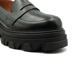 Nicolo Ferretti moteriški bateliai