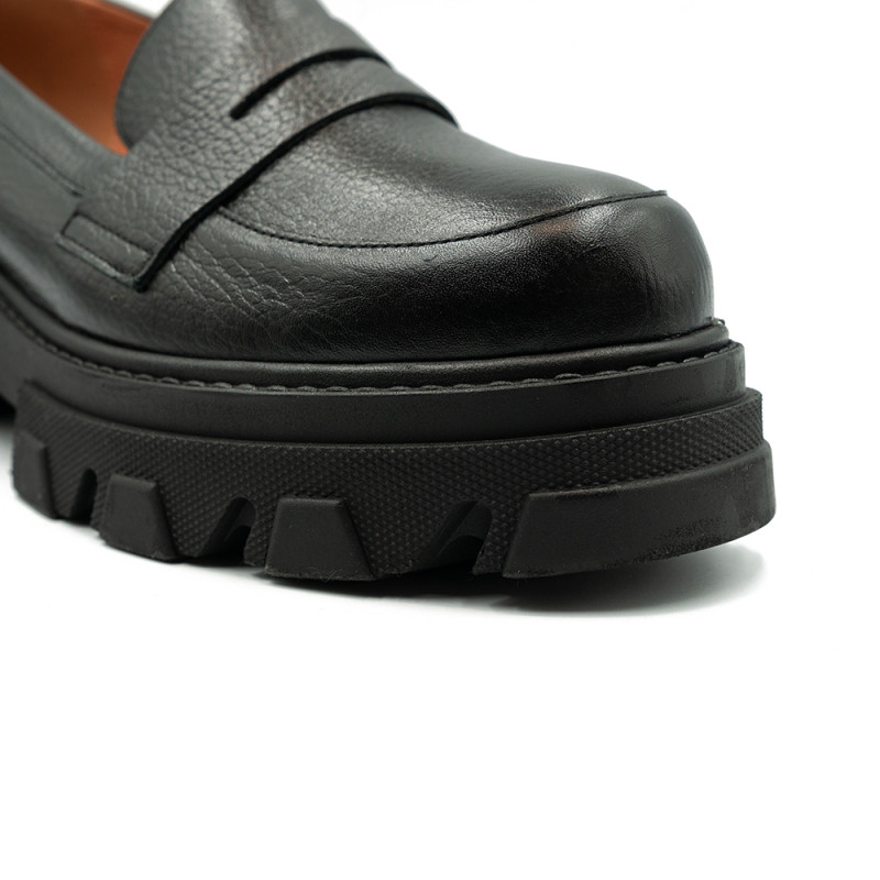 Nicolo Ferretti moteriški bateliai