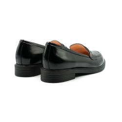 Nicolo Ferretti moteriški bateliai