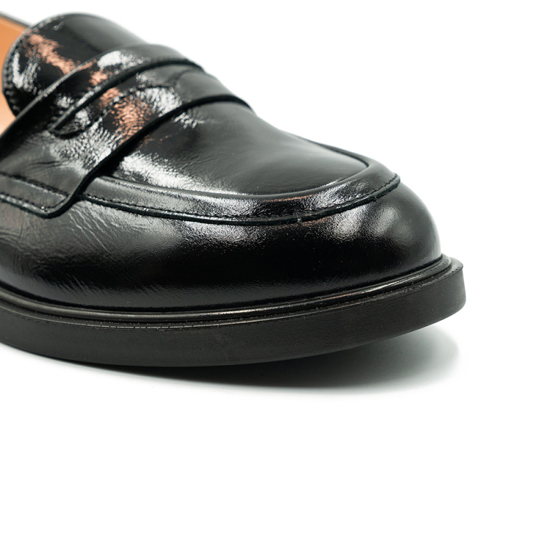 Nicolo Ferretti moteriški bateliai