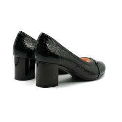 Nicolo Ferretti moteriški bateliai