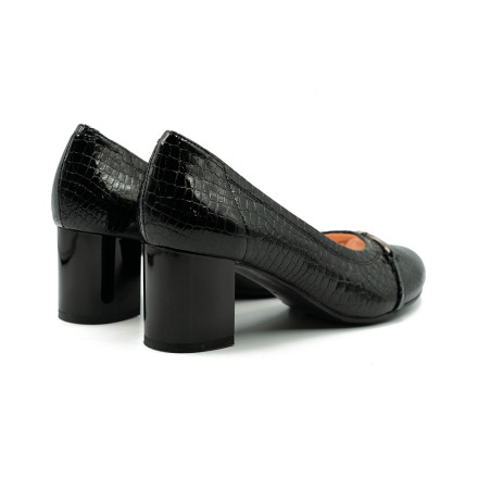 Nicolo Ferretti moteriški bateliai