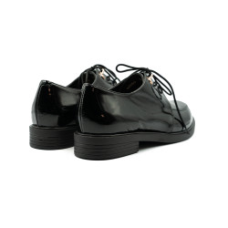 Nicolo Ferretti moteriški bateliai