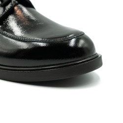 Nicolo Ferretti moteriški bateliai