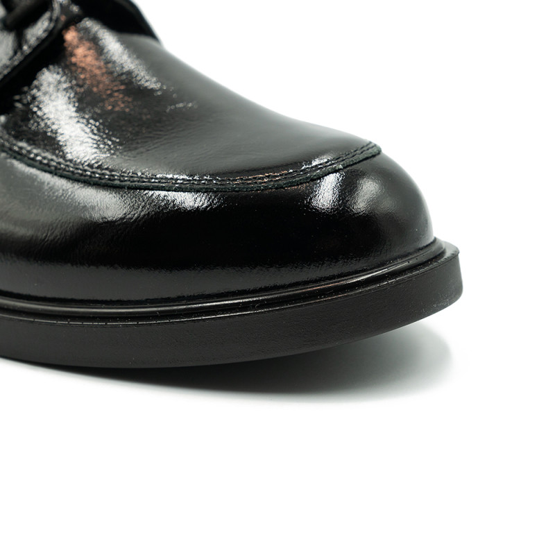 Nicolo Ferretti moteriški bateliai