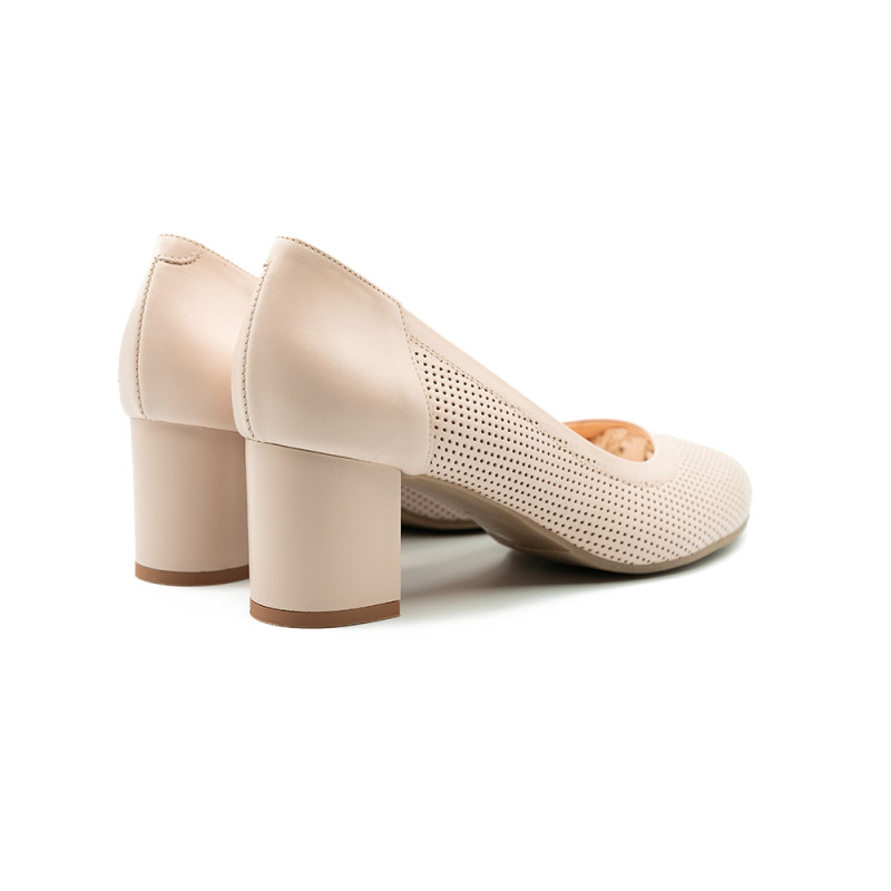 Nicolo Ferretti moteriški bateliai