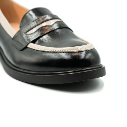 Nicolo Ferretti moteriški bateliai