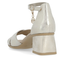 Remonte moteriškos basutės