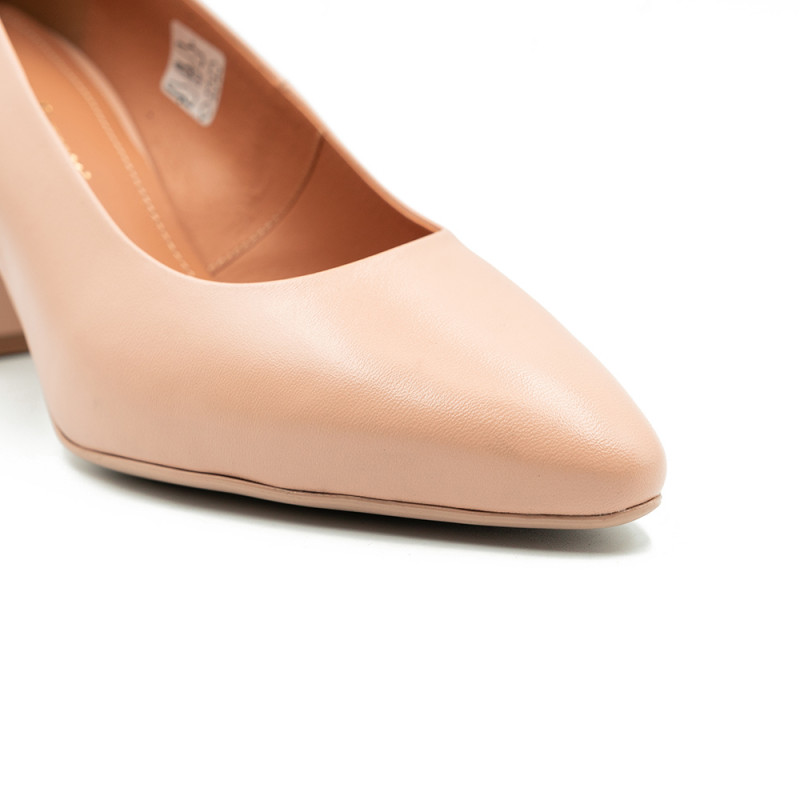 Nicolo Ferretti moteriški bateliai