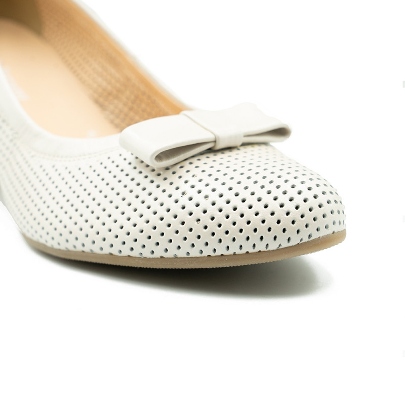 Nicolo Ferretti moteriški bateliai