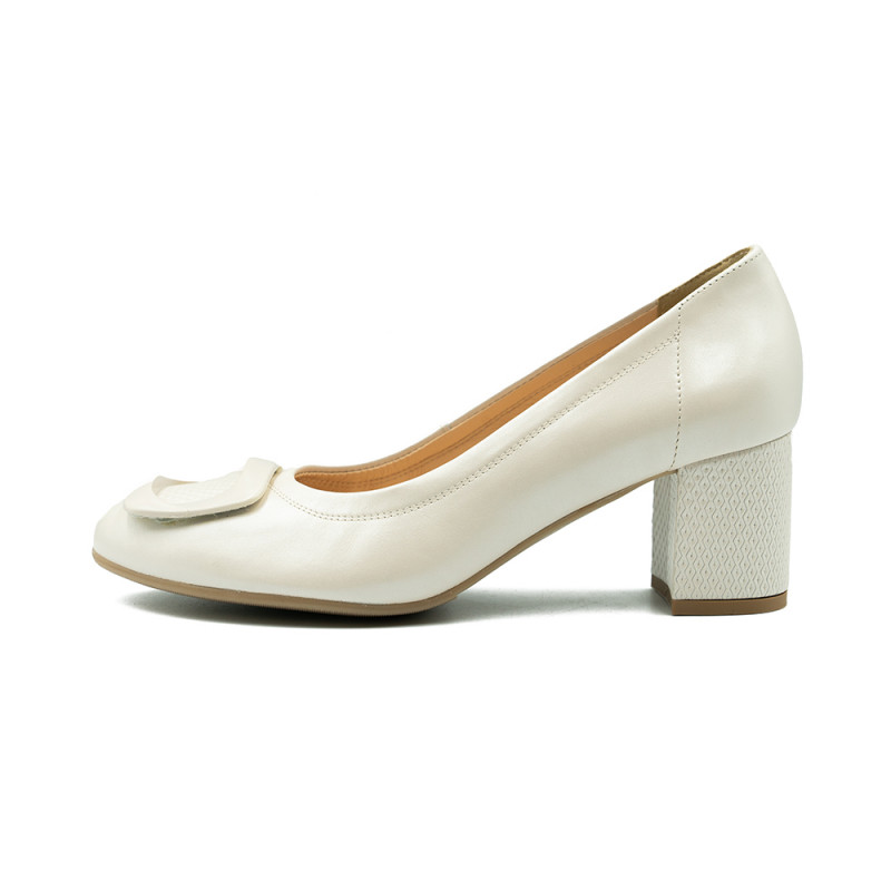 Nicolo Ferretti moteriški bateliai