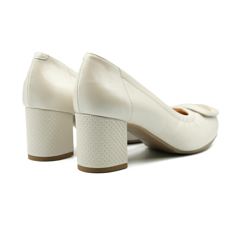 Nicolo Ferretti moteriški bateliai