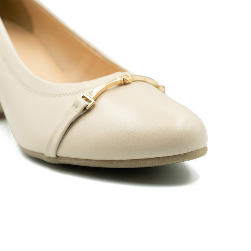 Nicolo Ferretti moteriški bateliai