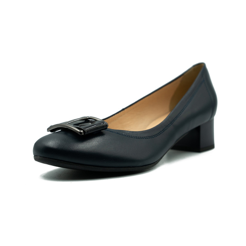 Nicolo Ferretti moteriški bateliai