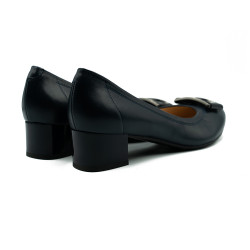 Nicolo Ferretti moteriški bateliai