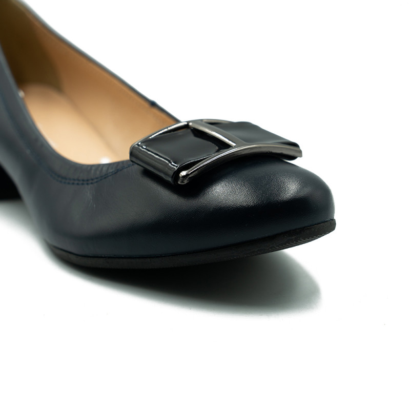 Nicolo Ferretti moteriški bateliai