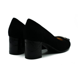 Nicolo Ferretti moteriški bateliai