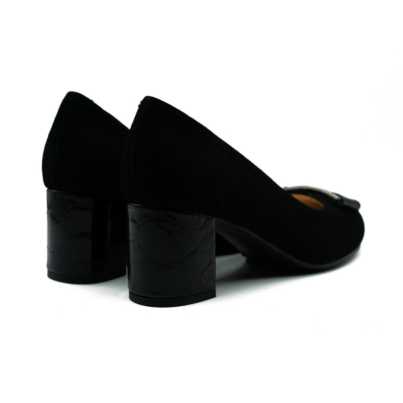 Nicolo Ferretti moteriški bateliai