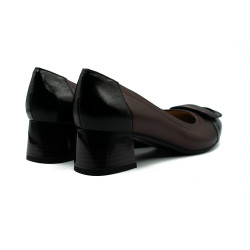 Nicolo Ferretti moteriški bateliai