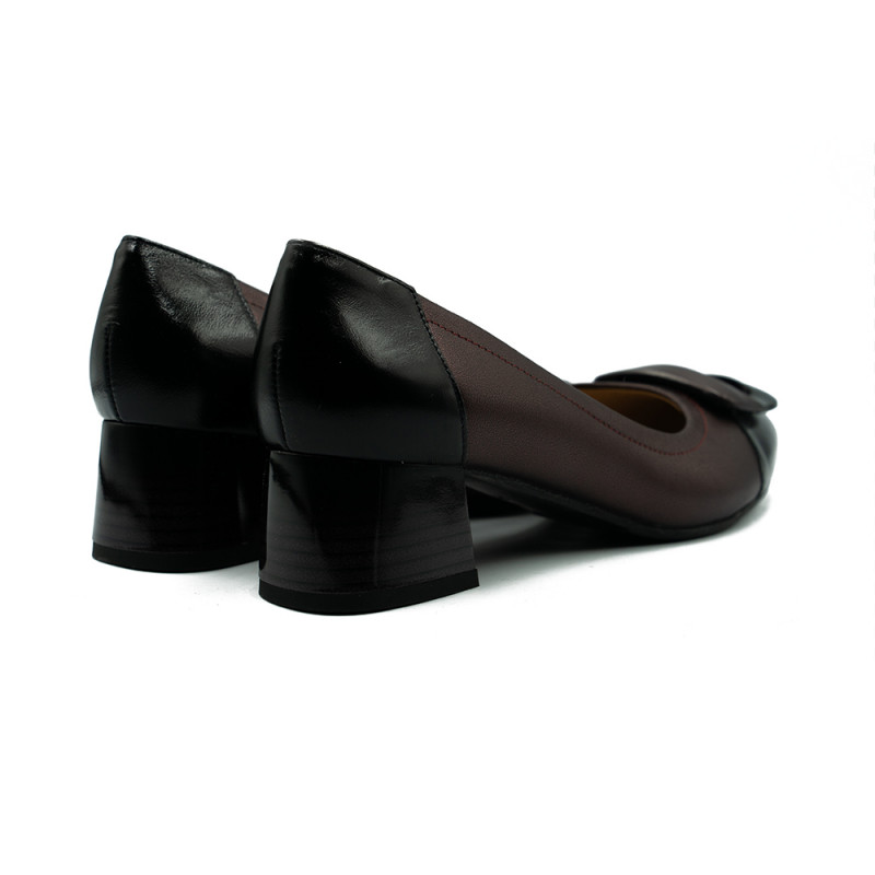 Nicolo Ferretti moteriški bateliai