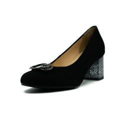 Nicolo Ferretti moteriški bateliai