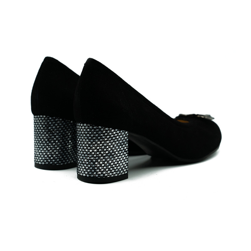 Nicolo Ferretti moteriški bateliai