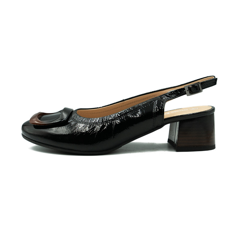 Nicolo Ferretti moteriški bateliai