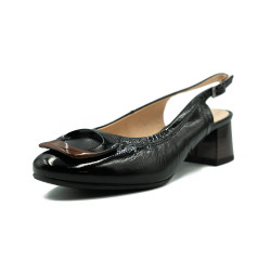 Nicolo Ferretti moteriški bateliai