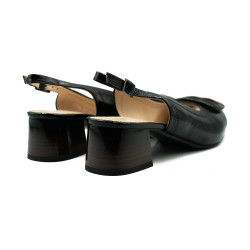 Nicolo Ferretti moteriški bateliai