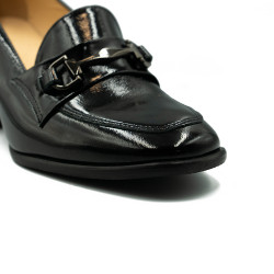 Nicolo Ferretti moteriški bateliai