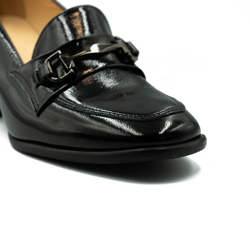 Nicolo Ferretti moteriški bateliai