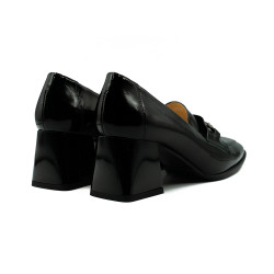 Nicolo Ferretti moteriški bateliai