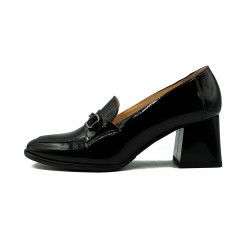 Nicolo Ferretti moteriški bateliai